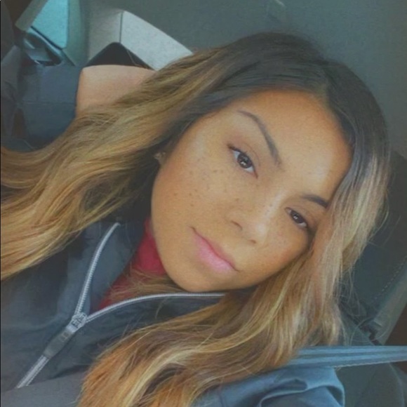 Meet your Posher, Alexis - Picture 1 of 1